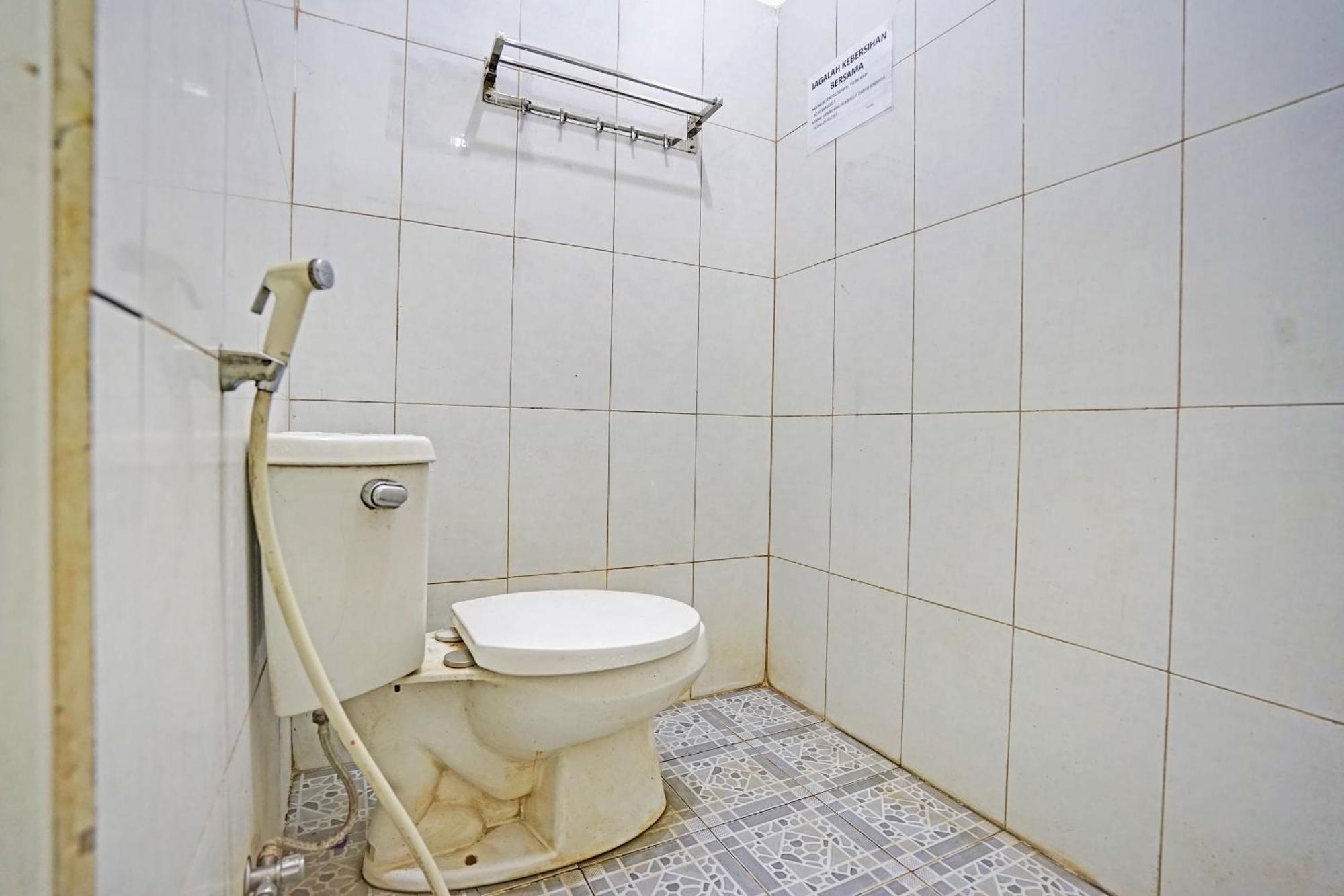 Hotel O Kambang Iwak Area Near Kambang Iwak Park Formerly Kerangga Palembang Exteriör bild